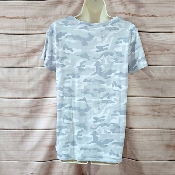 GAP t-shirts scoop neck purple orchid, grey camo, vneck army green M L lot of 3 - Picture 8 of 16